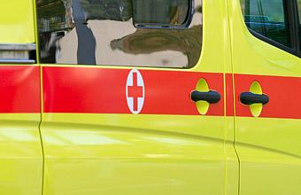 На станции Озерки легковой автомобиль столкнулся с грузовым поездом