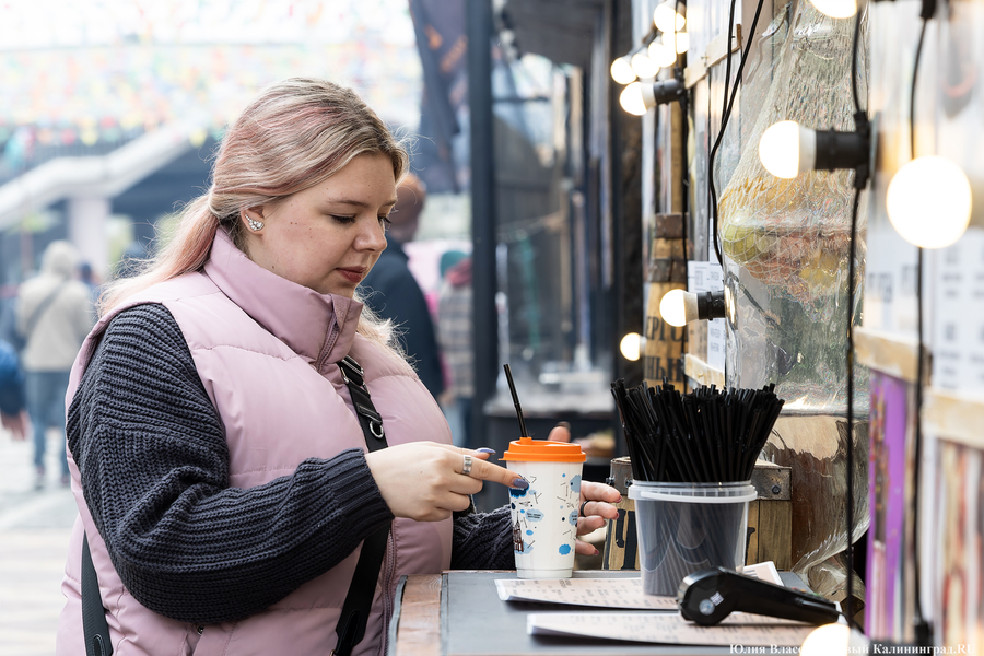 Прикидываясь Кантом: у Кафедрального собора открылась ярмарка (фото)