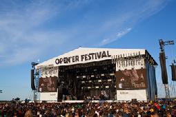 «Накачанные молодые люди до 30 лет»: первый день музыкального фестиваля «Open’er» в Гдыне