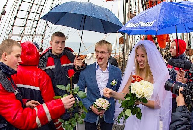 В День всех влюбленных на борту барка «Седов» состоялась свадьба  (+фото)