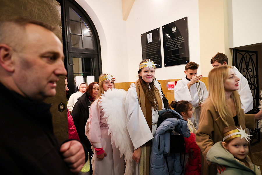 «Тихий крошечный Христос»: калининградские католики встретили Рождество (фото)