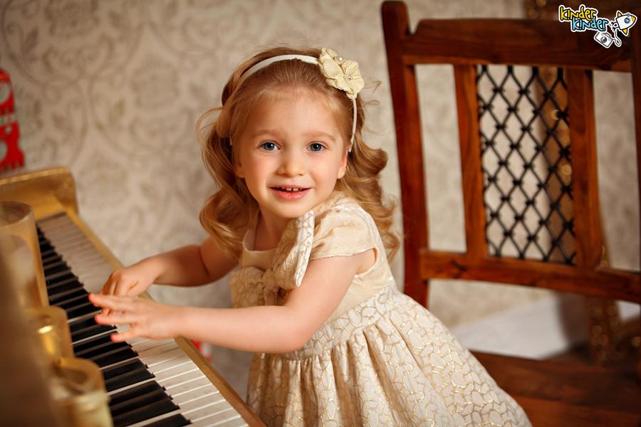 Создайте новогоднюю сказку вашей семьи в фотостудии KinderKinder