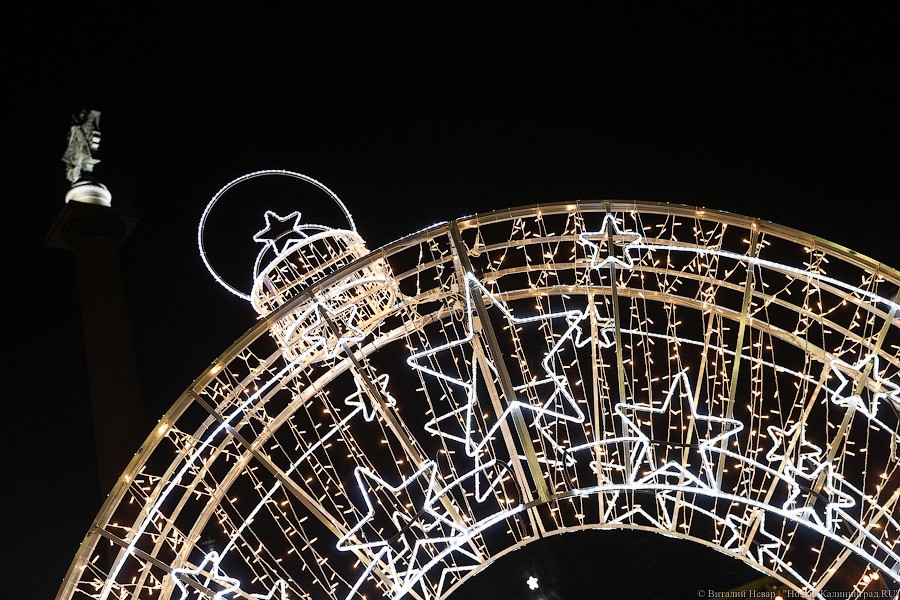 Открути оленю ушко: центр Калининграда украсили к Новому году (фото)