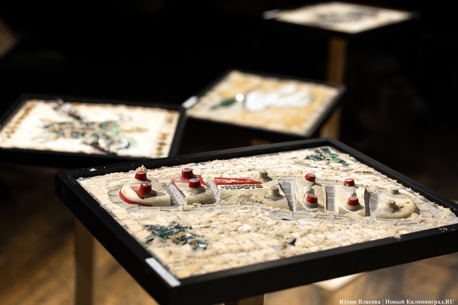 Что останется после нас: в «Воротах» открылась выставка современной мозаики