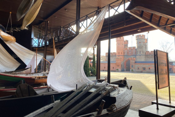 Музею Мирового океана подарили единственный в мире оренбургский пуховый парус (фото)