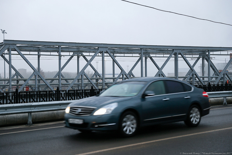 На Суворова без перемен: как «едет» мост через неделю после открытия 