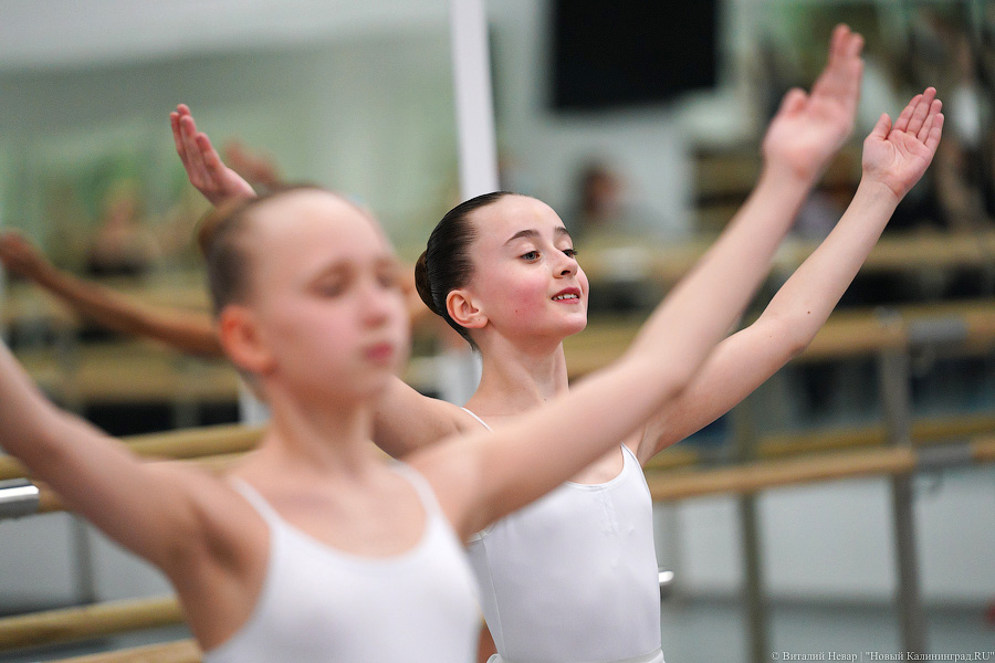 Па-де-де и пор-де-бра: Московская академия хореографии провела урок балета в Калининграде (фото)
