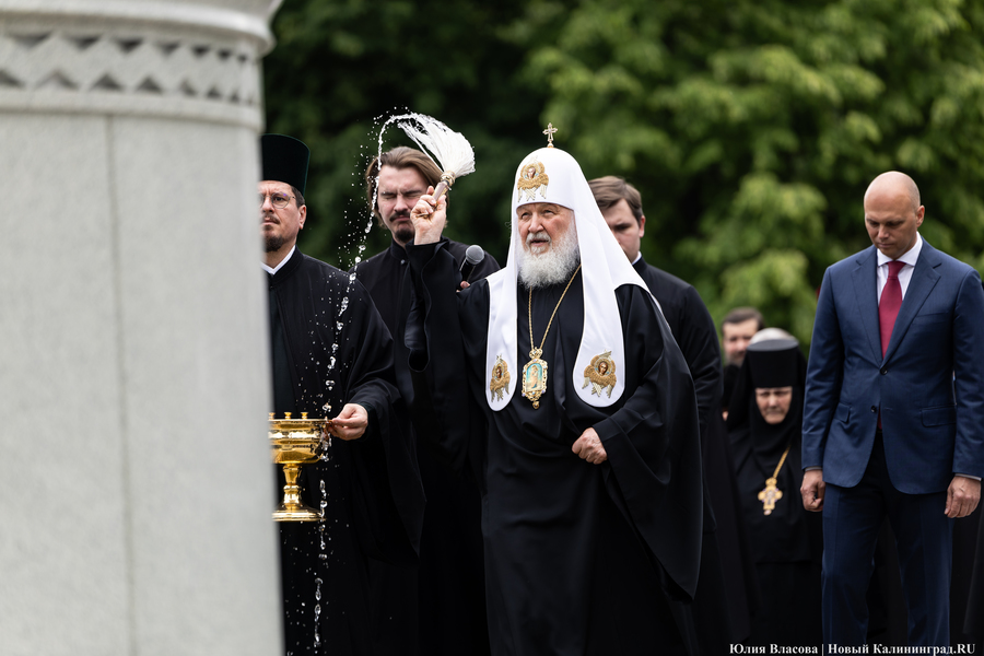 Кирилл и Владимир: глава РПЦ провел в Калининграде богослужения и освятил новый памятник (фото)