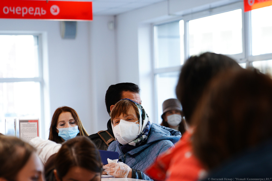 Вне зоны ковид-фри: что происходит в МФЦ на площади Победы после новых ограничений