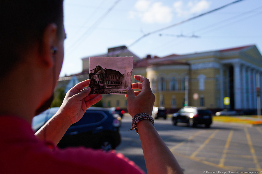 Футуролог Пётр и машина времени: «Фестивальная дирекция» представила спектакль-прогулку 