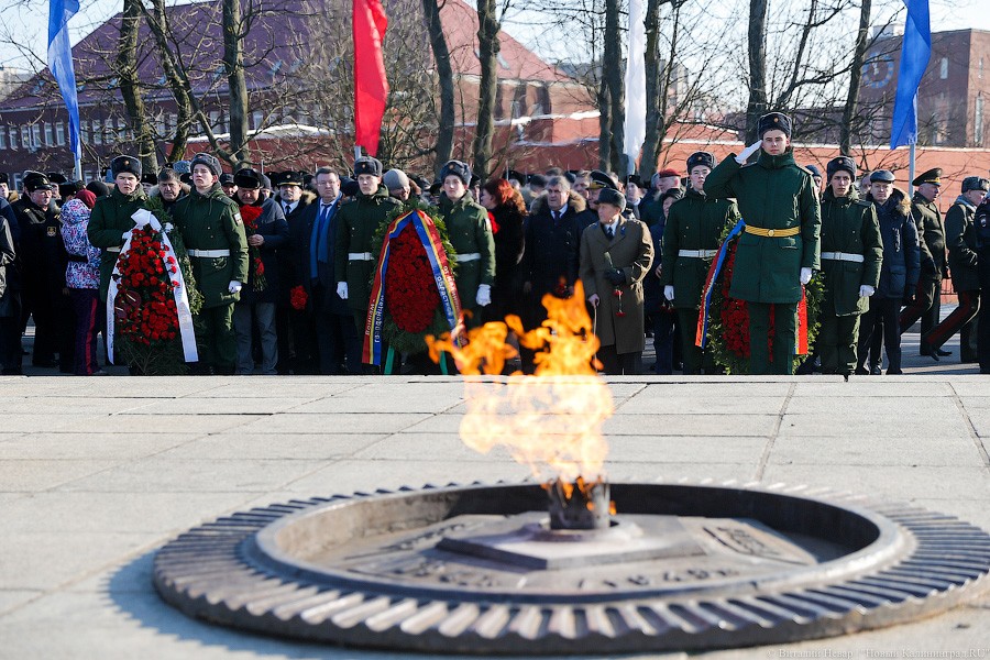 Холодное утро 23-го: в Калининграде почтили память воинов-героев