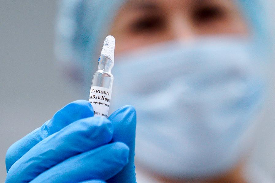 Минздрав: в январе-феврале планируется вакцинация педагогов и транспортников