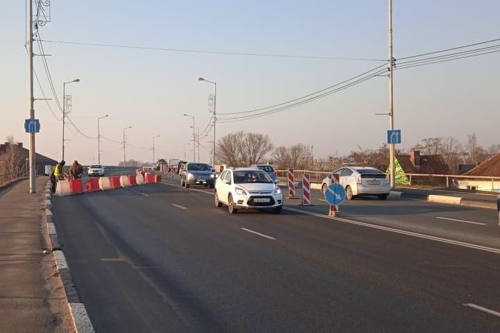 В Калининграде ограничили движение по путепроводу на ул. А. Невского