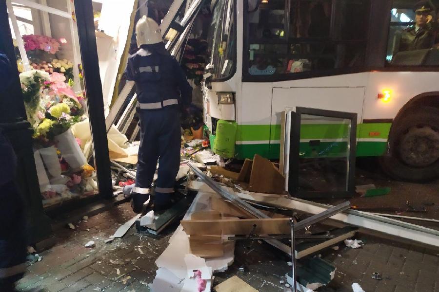 Названа предварительная причина ДТП с автобусом у Центрального рынка