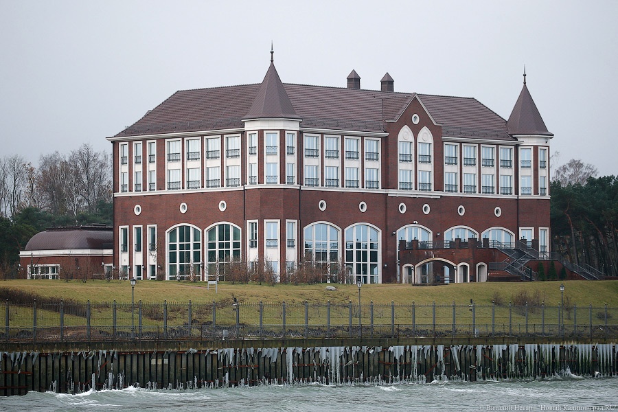 Резиденция на краю: берег в Пионерском рушится в море