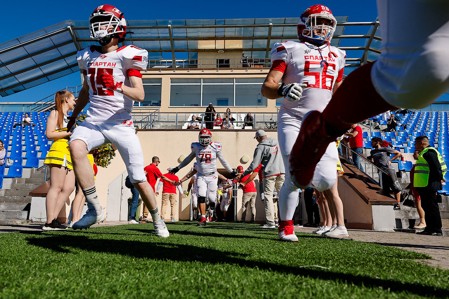 Пролёт «Ястребов»: как в Калининграде сыграли в американский футбол (фото)