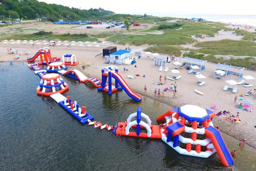 В Янтарном обещают вернуть надувной аквапарк