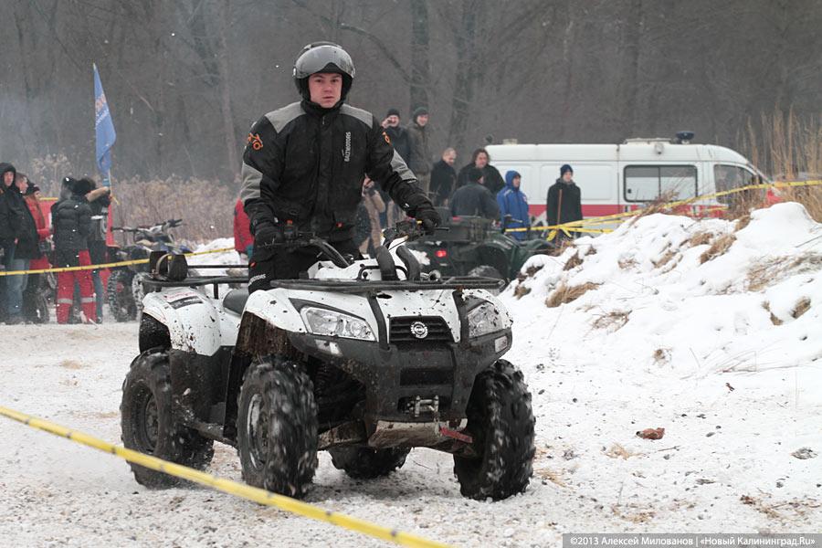 «Пингвиньи гонки»: фоторепортаж с зимнего мотокросса