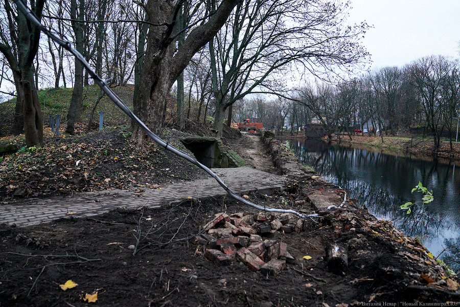 «Не можем делать один в один»: как реставрируют эскарповую стену Фридландских ворот