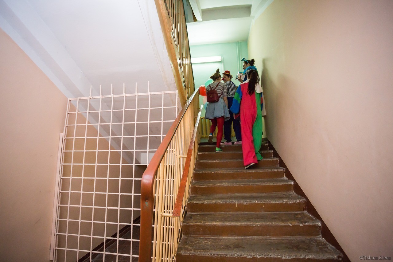 «Я не вижу болезни, я вижу детей»: зачем нужны клоуны в детской онкогематологии