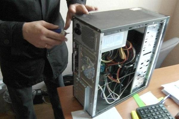 В Службе по тарифам прошел обыск, против руководителя возбуждено дело (фото)