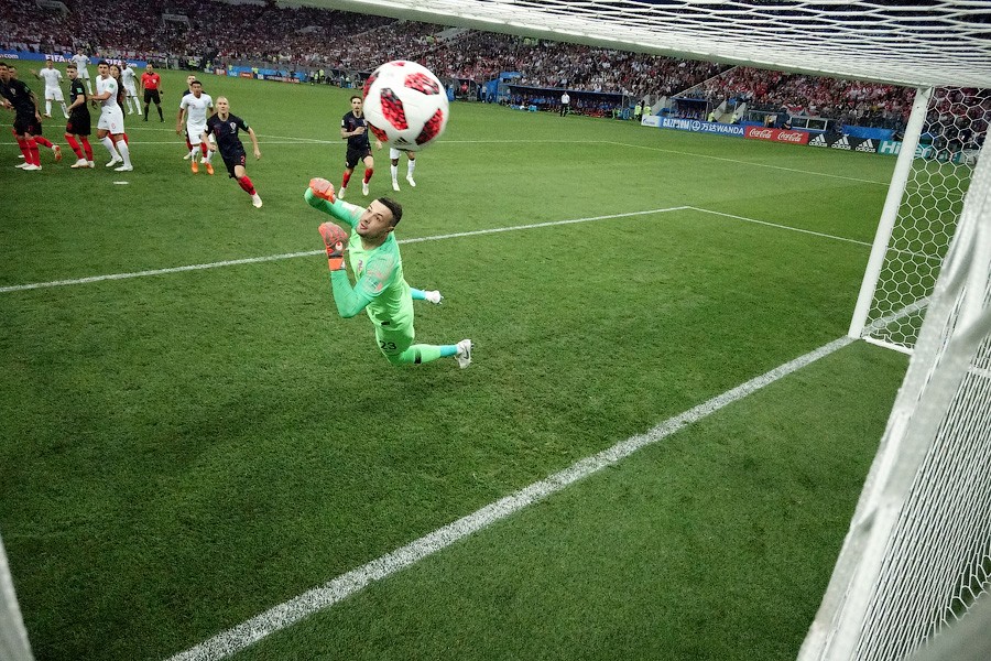 Они в финале: все голы матча Хорватия-Англия, снятые камерой в воротах (фото)