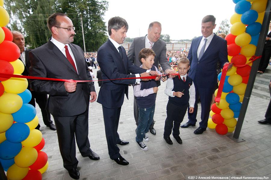 «В первый раз в новый класс»: фоторепортаж с открытия новой школы в Советске