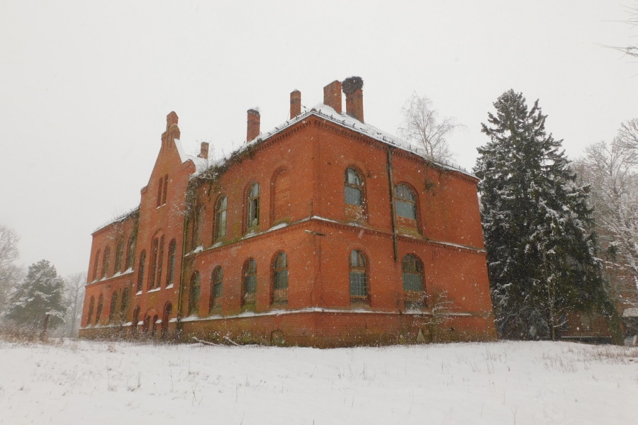 Комплексом зданий семинарии «Каралене» в Черняховском районе заинтересовался инвестор