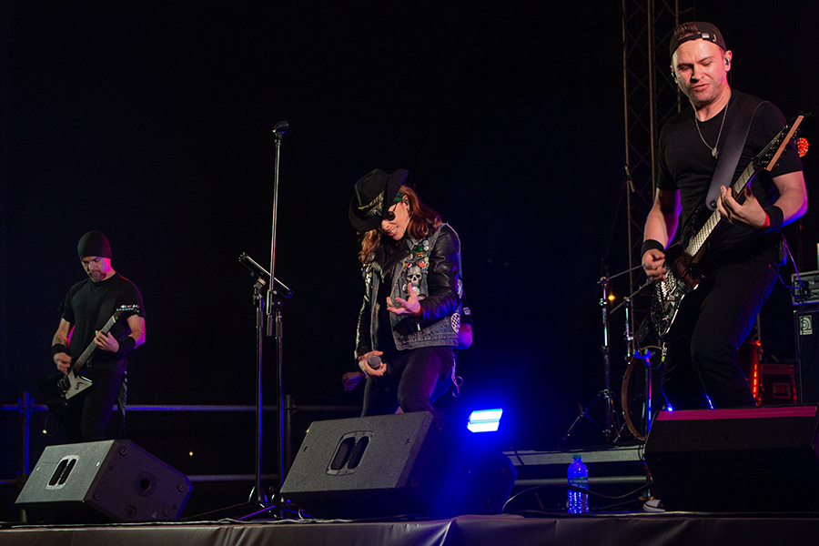 Марафон мировых хитов: в Калининграде прошёл рок-фестиваль с трибьют-шоу (фото)