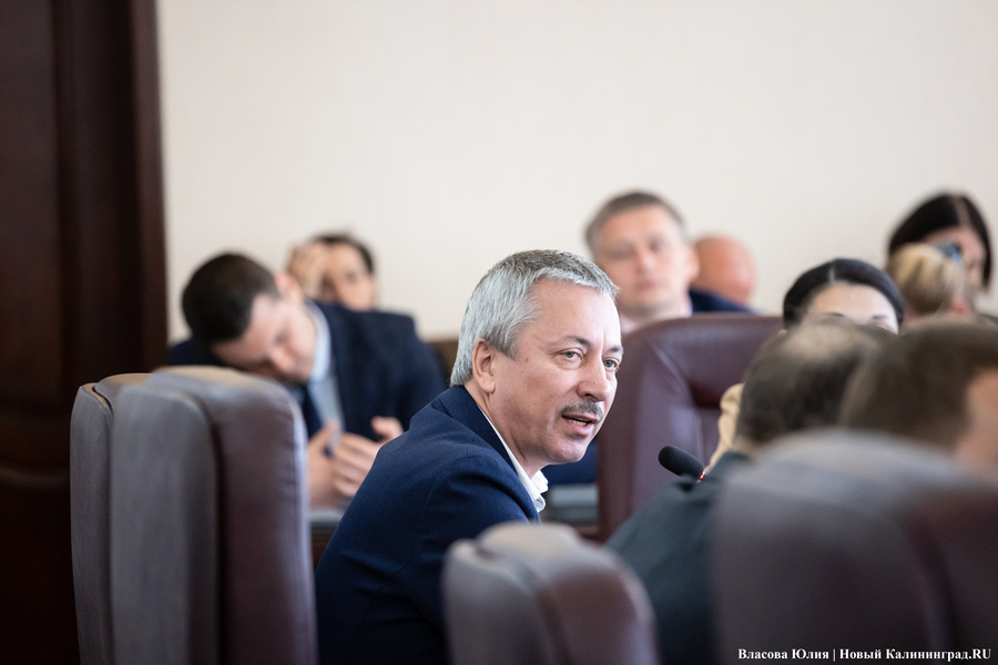 «Вытирая пот со лба»: как избирали нового главу Калининграда (фото)