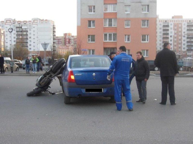 В Калининграде на ул. Согласия в ДТП пострадал мотоциклист (фото)