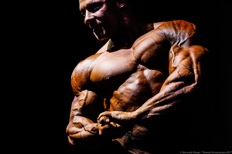 Мышцы в стразах: в Калининграде прошёл кубок региона по бодибилдингу (фото)