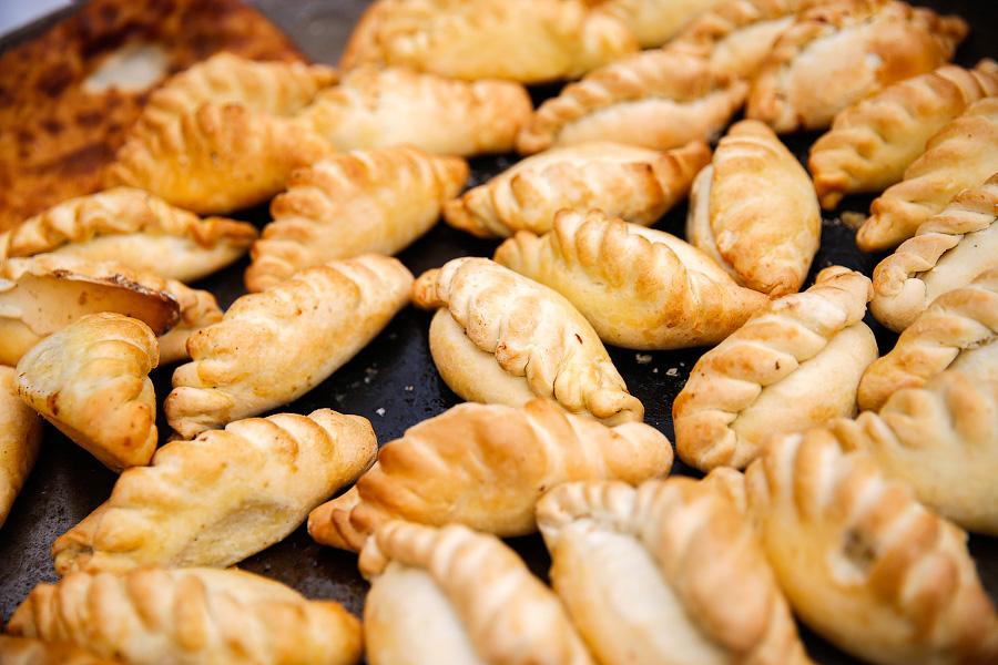 Картофельные кишки и шашлык на вилах: чем кормили на День города