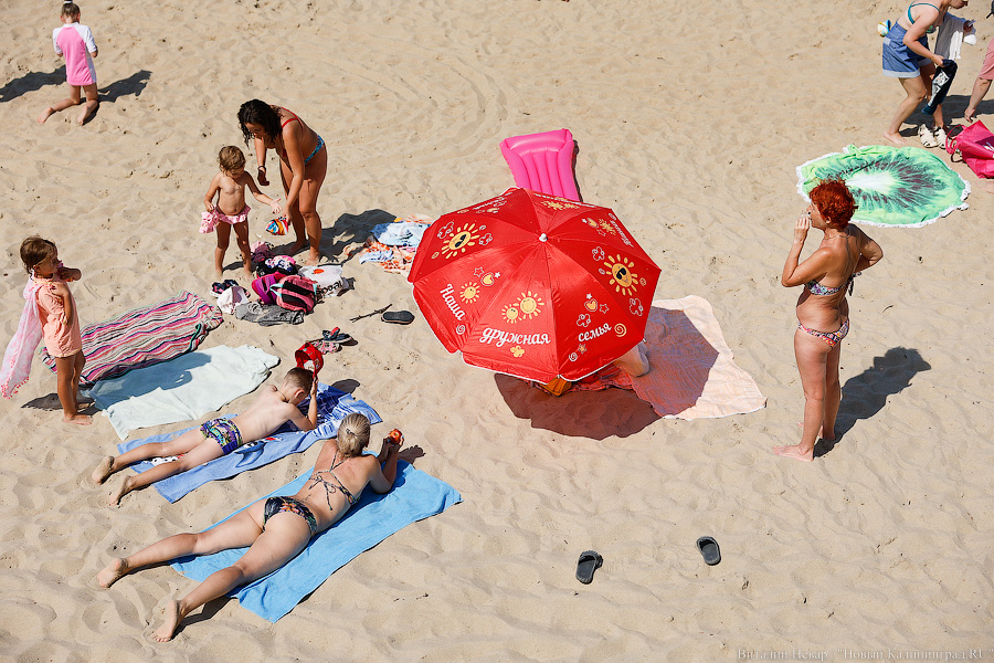 Забор поставили, люди остались: в Светлогорске перекрыли часть променада и пляжа (фото)