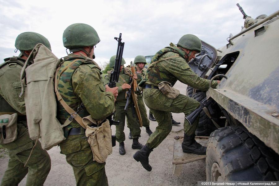 Полвека с морпехами: праздничные показательные выступления призывников 