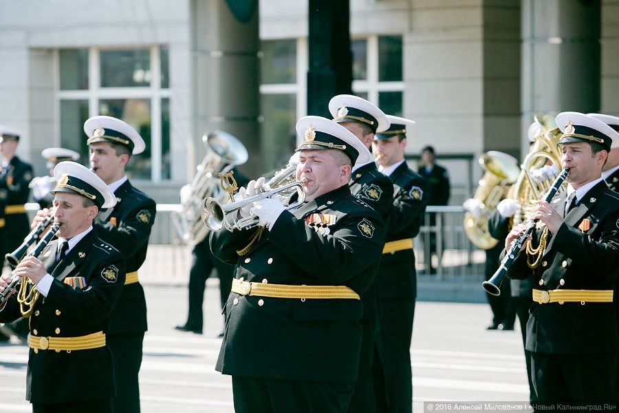 По главной улице с оркестром: как в Калининграде прошёл Парад Победы (фото)