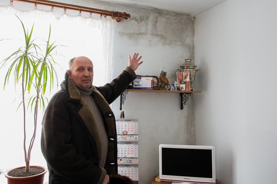 В никуда: областные власти выселяют бывших сотрудников техникума из общежития в Полесске