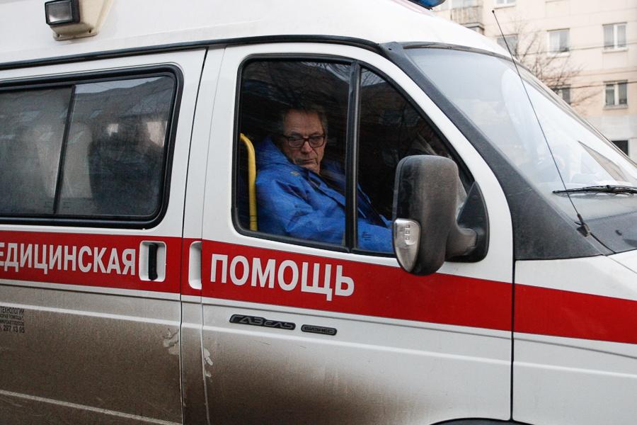 Дорога и пустота: на Ленпроспекте асфальт не выдержал нагрузки (фото)