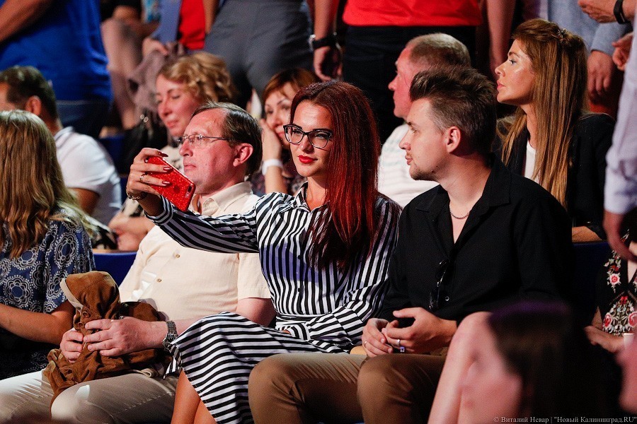 Rauschen girls: о чём шутили на «Голосящем КиВиНе» в Светлогорске (фото)