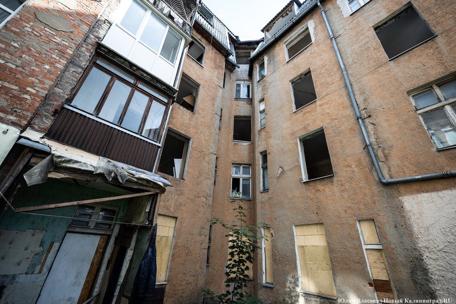 Расселен и заколочен: исторический дом в центре Калининграда готовят к сносу (фото)