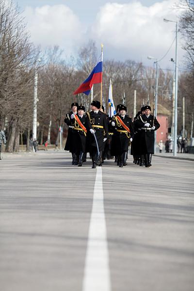 «И снова победа»: возложение венков и цветов на мемориале 1200 воинам-гвардейцам 