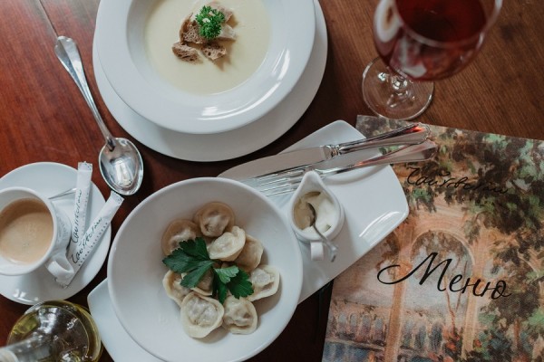 Не отрываясь от дел и вкушая прекрасное: бизнес-сеты в ресторане «Чайковский»