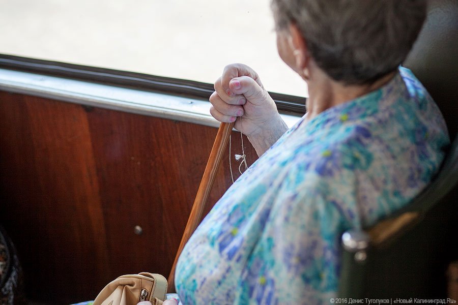 Почти ровесники: в Калининграде прошла трамвайная экскурсия для ветеранов