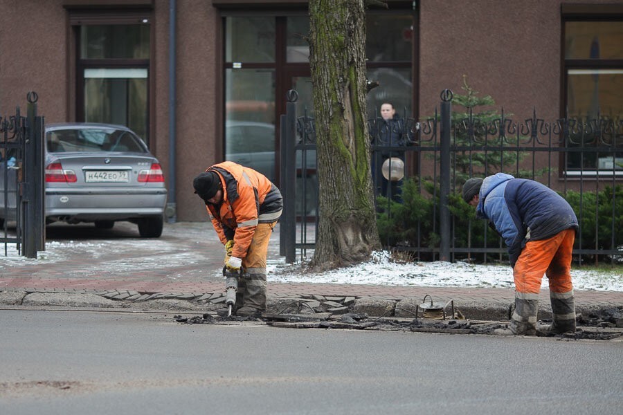 Власти Калининграда направляют 10,6 млн руб. на ремонт тротуара на Литовском валу
