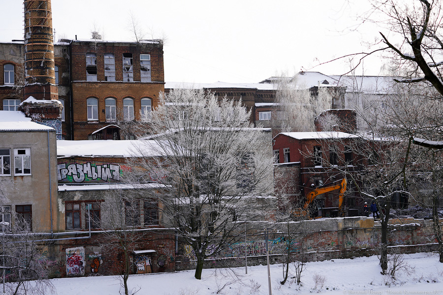 «Система» рухнула: на Нижнем озере ликвидируют строения аварийного завода (дополнено) (фото)