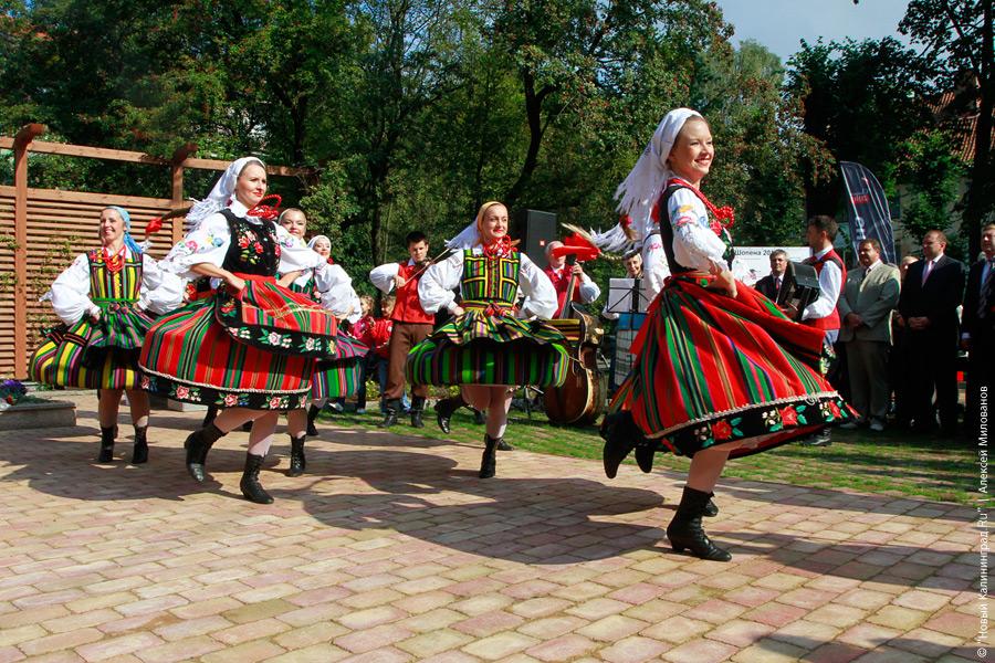 "Фиалки, вальсы и мазурка": фоторепортаж "Нового Калининграда.Ru"