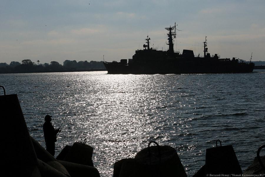 Оркестр и поросенок: в Балтийск из дальнего похода вернулись курсанты БВМИ