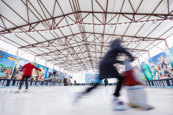 Крытый каток в парке аттракционов «Юность» открыт и работает каждый день!