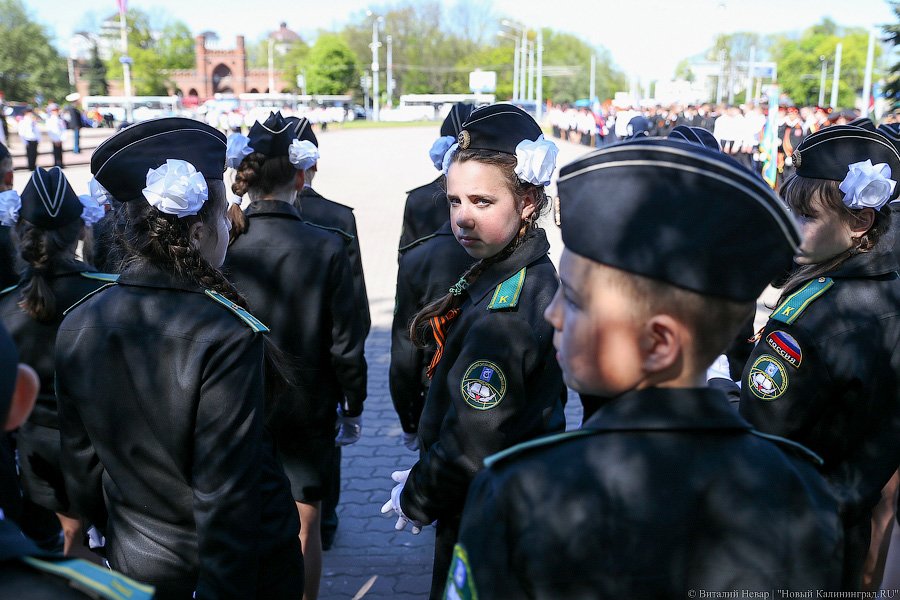 «А этот маленький»: в Калининграде прошел парад кадетов (фото)