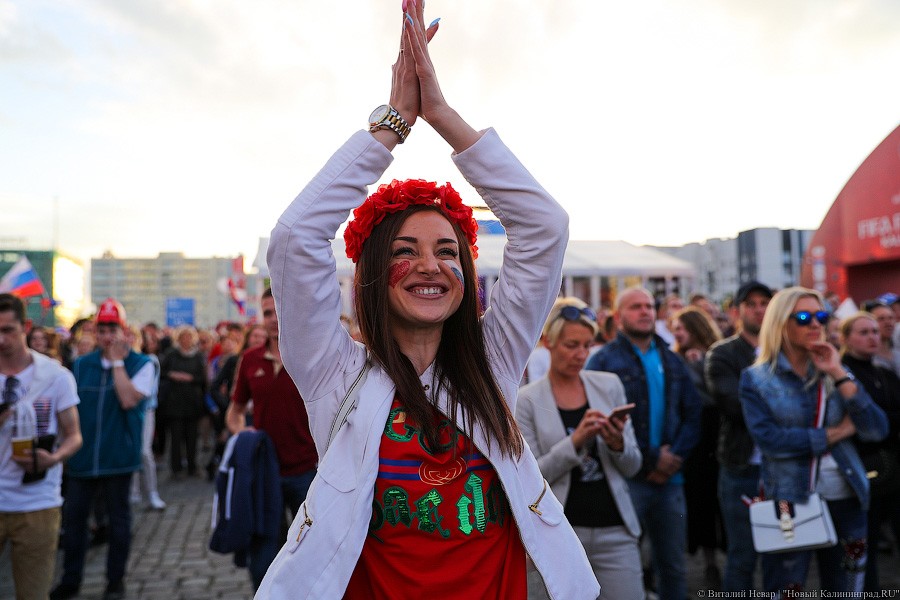 Россия в шаге от плей-офф ЧМ: как вы болели за сборную в фан-зоне у Дома Советов